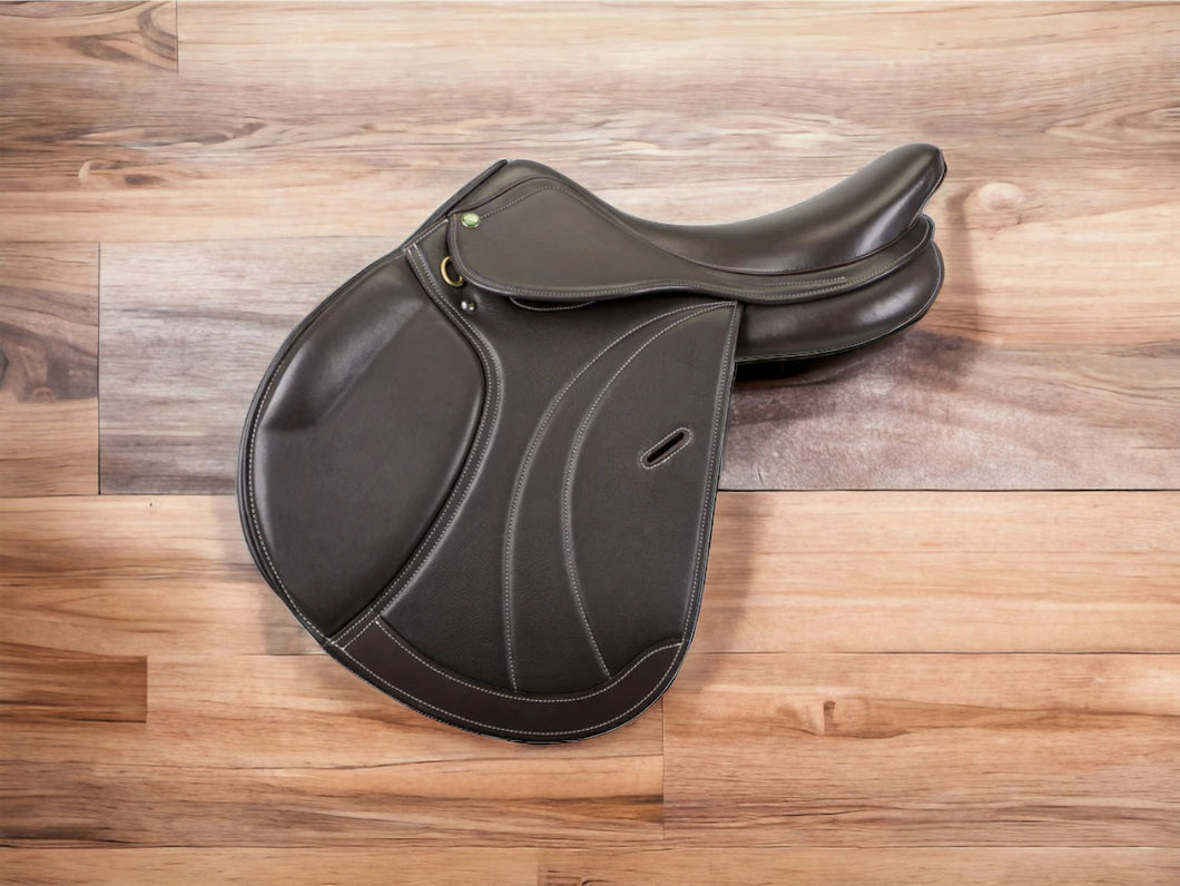 HDR Equipe Covered Leather Close Contact Saddle 16 1/2“ Interchangeable Gullet